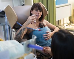 Afbeelding van een vrouw in een buidelstoel